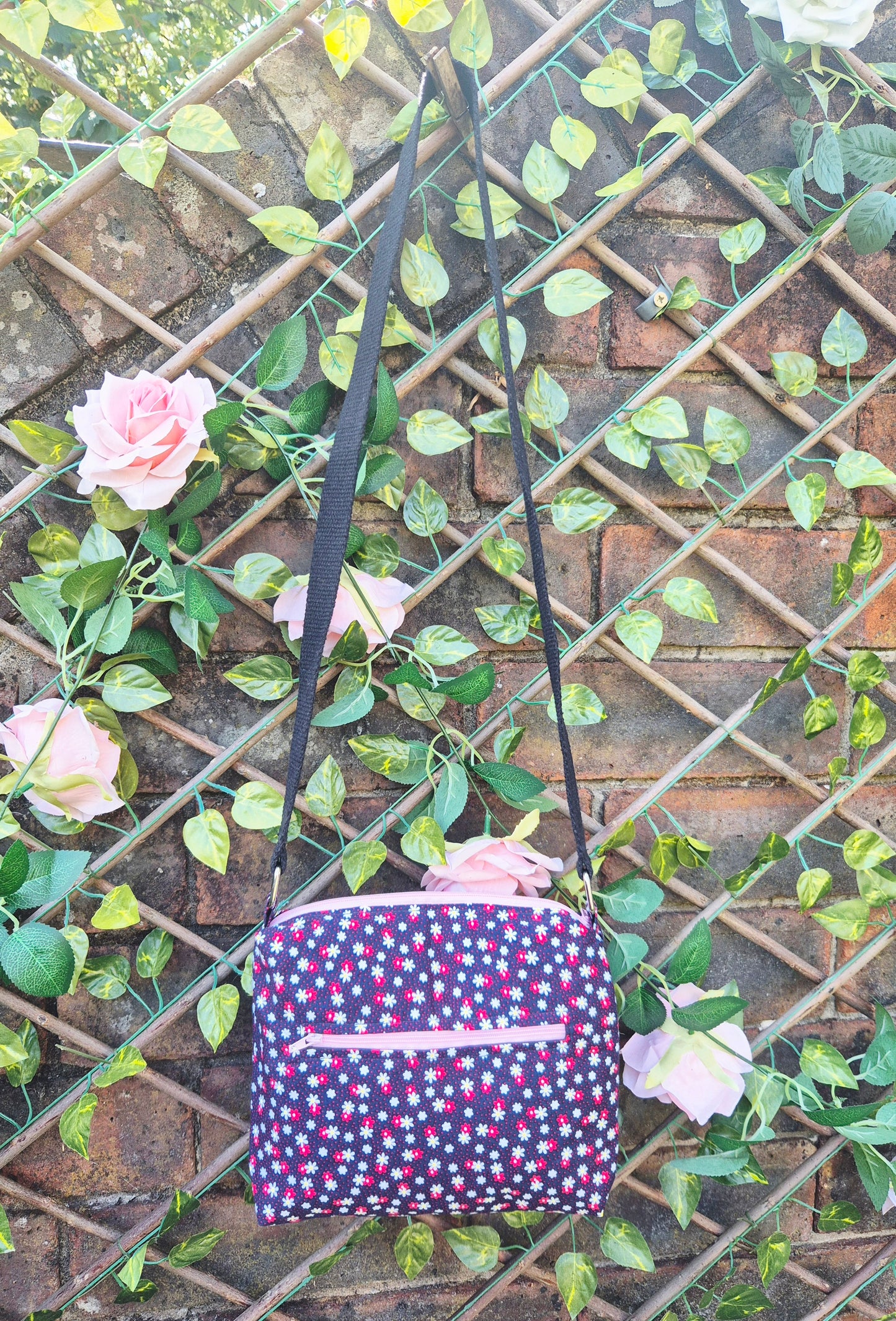 Handmade Crossbody Bag - Daisy Pattern