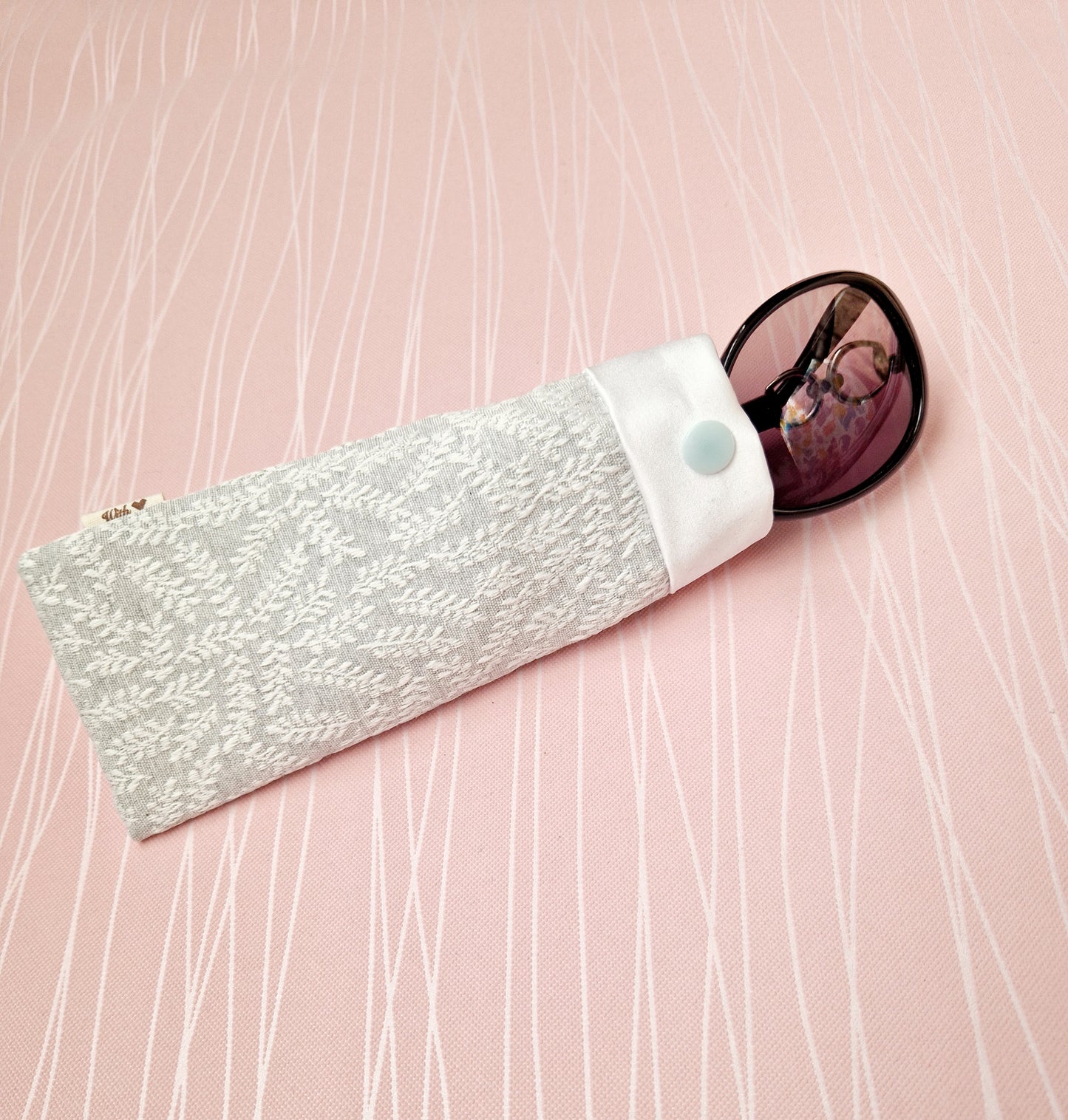 White handmade glasses sleeve