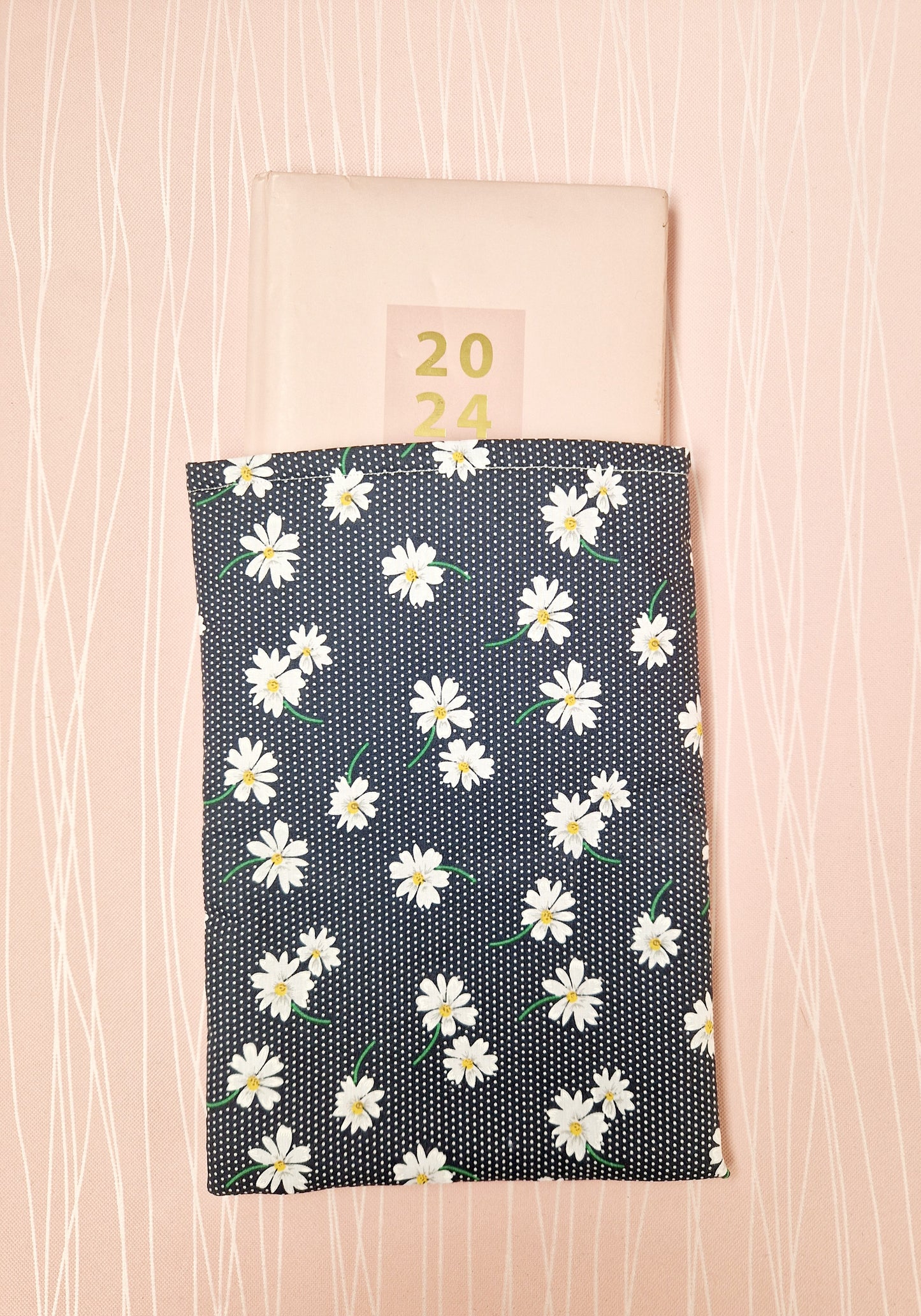 Summer Daisies handmade A5 book sleeve navy