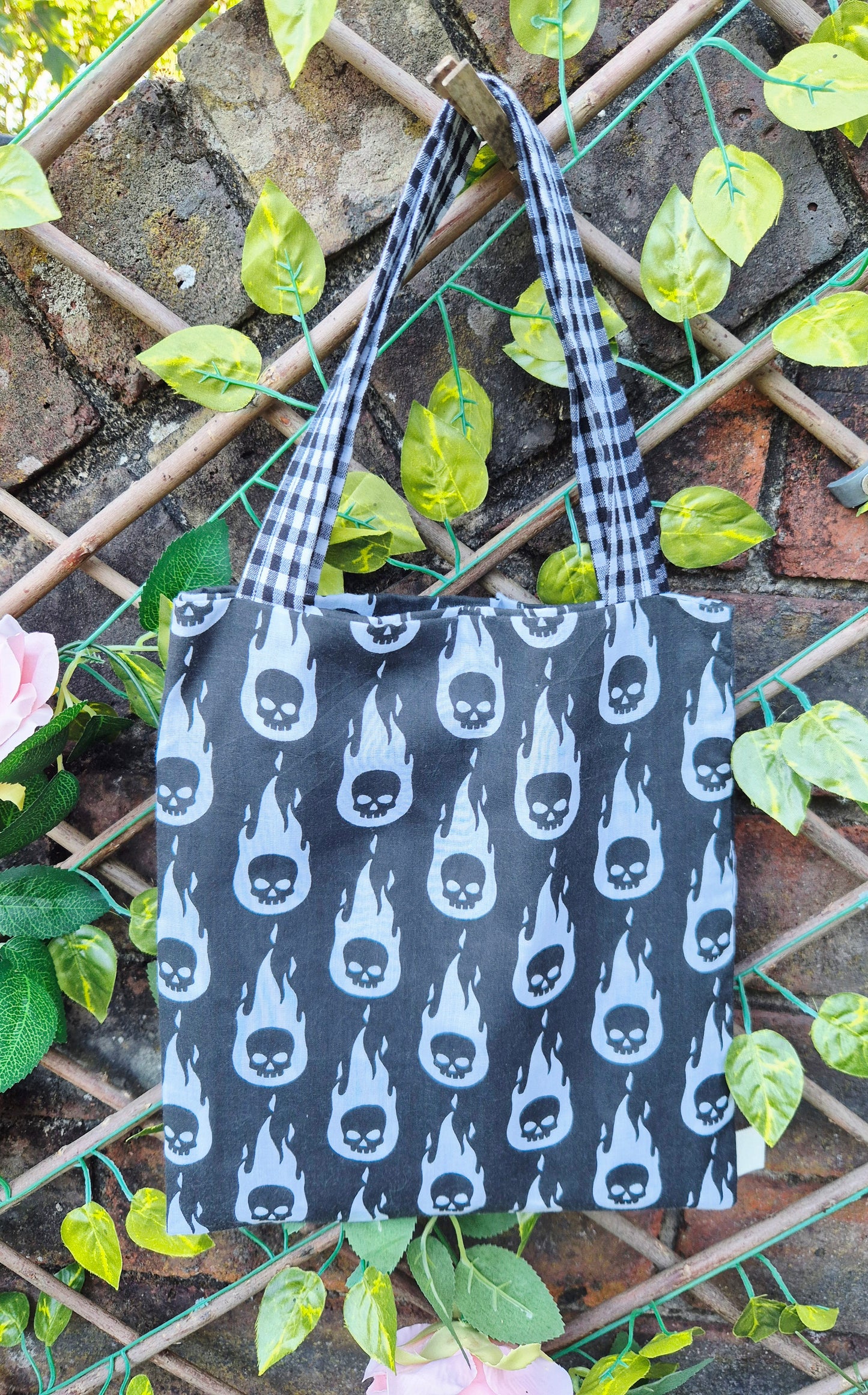 Flaming Spooky Skulls Small tote bag