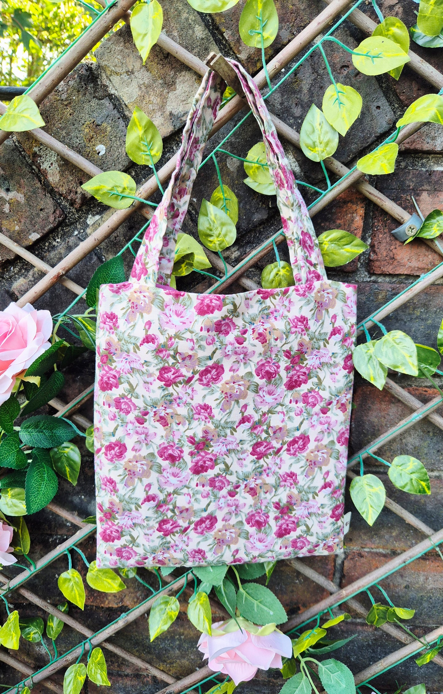 Elegantly Rose Small tote bag